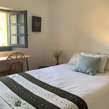 Maison Charmante Au Bord Du Rhone. Holiday home