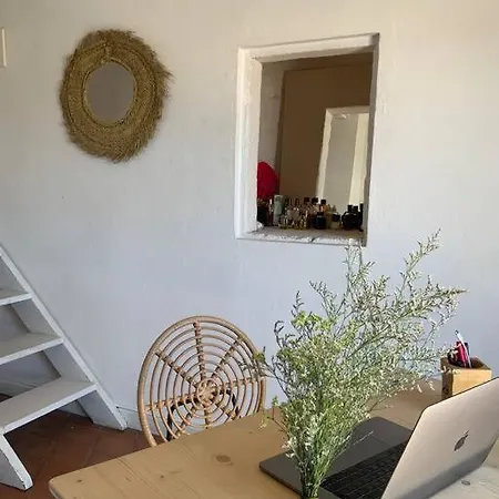Maison Charmante Au Bord Du Rhone. Holiday home